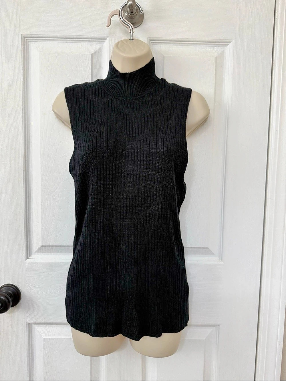 NWT Madison Grey New York L Black Ribbed Sleeveless Turtleneck Tank
